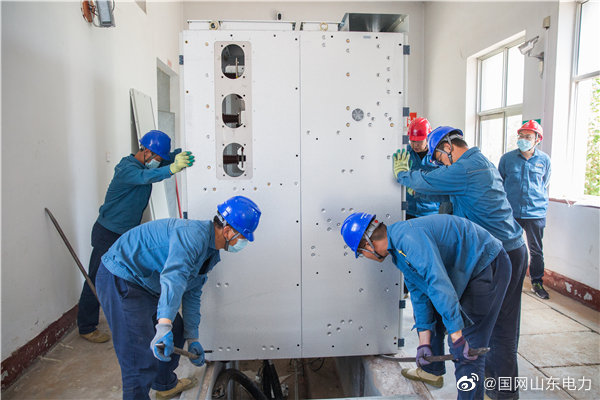 现场柜体安装与设备定位